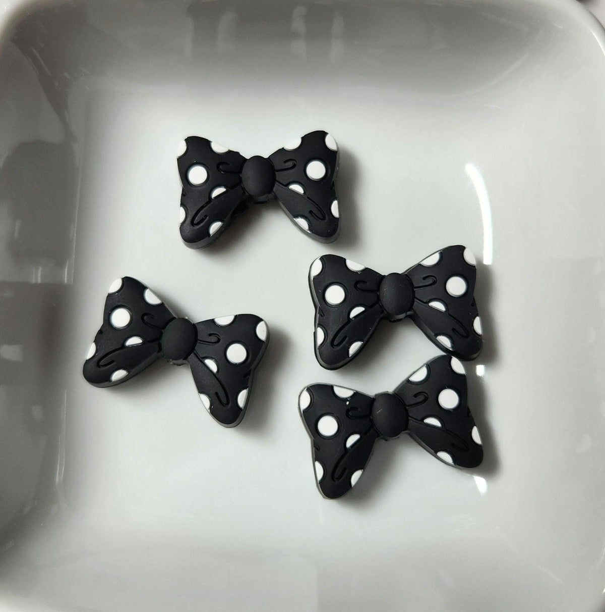 Bow Silicone focal beads