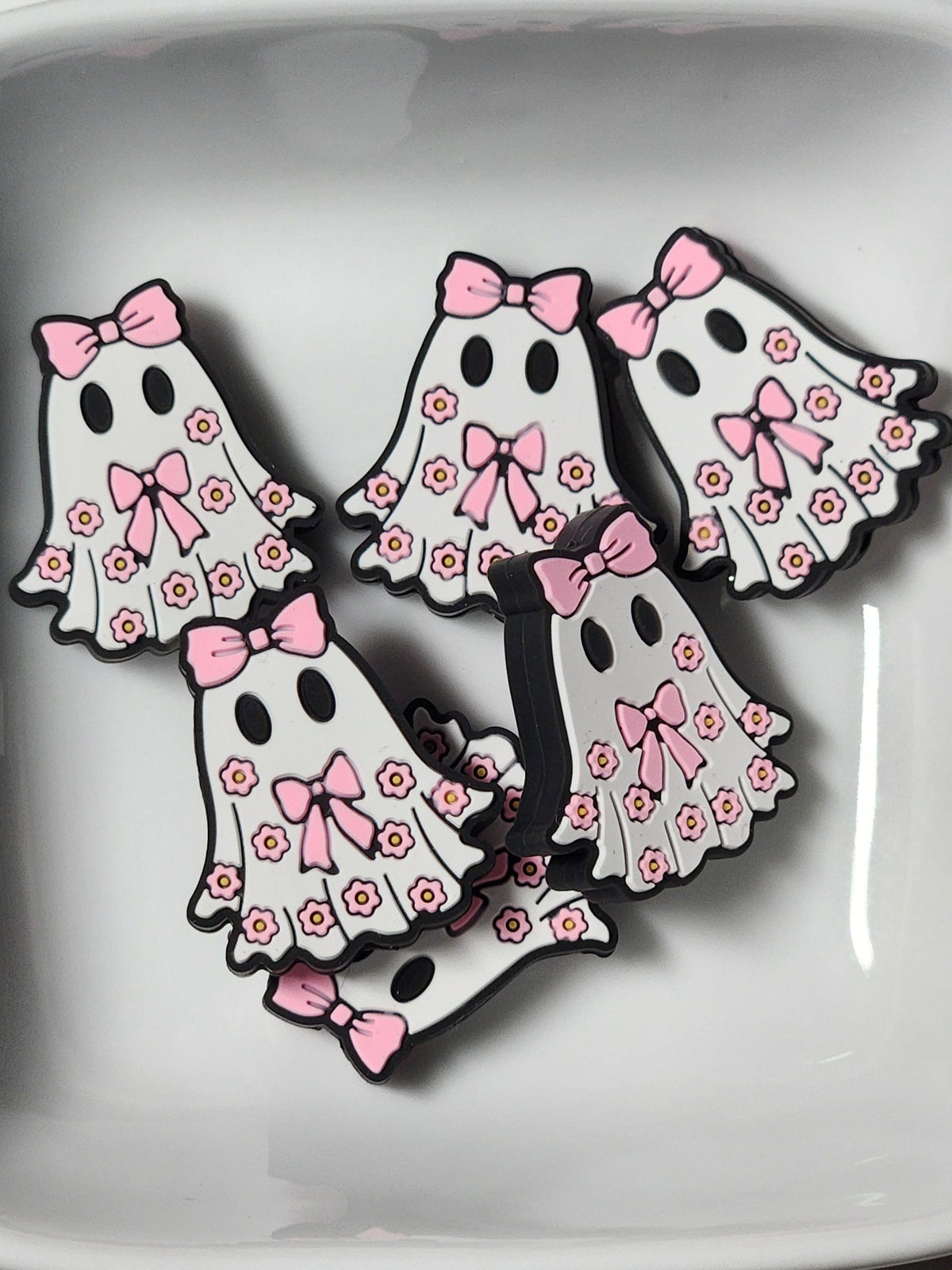Bow ghost silicone focal bead